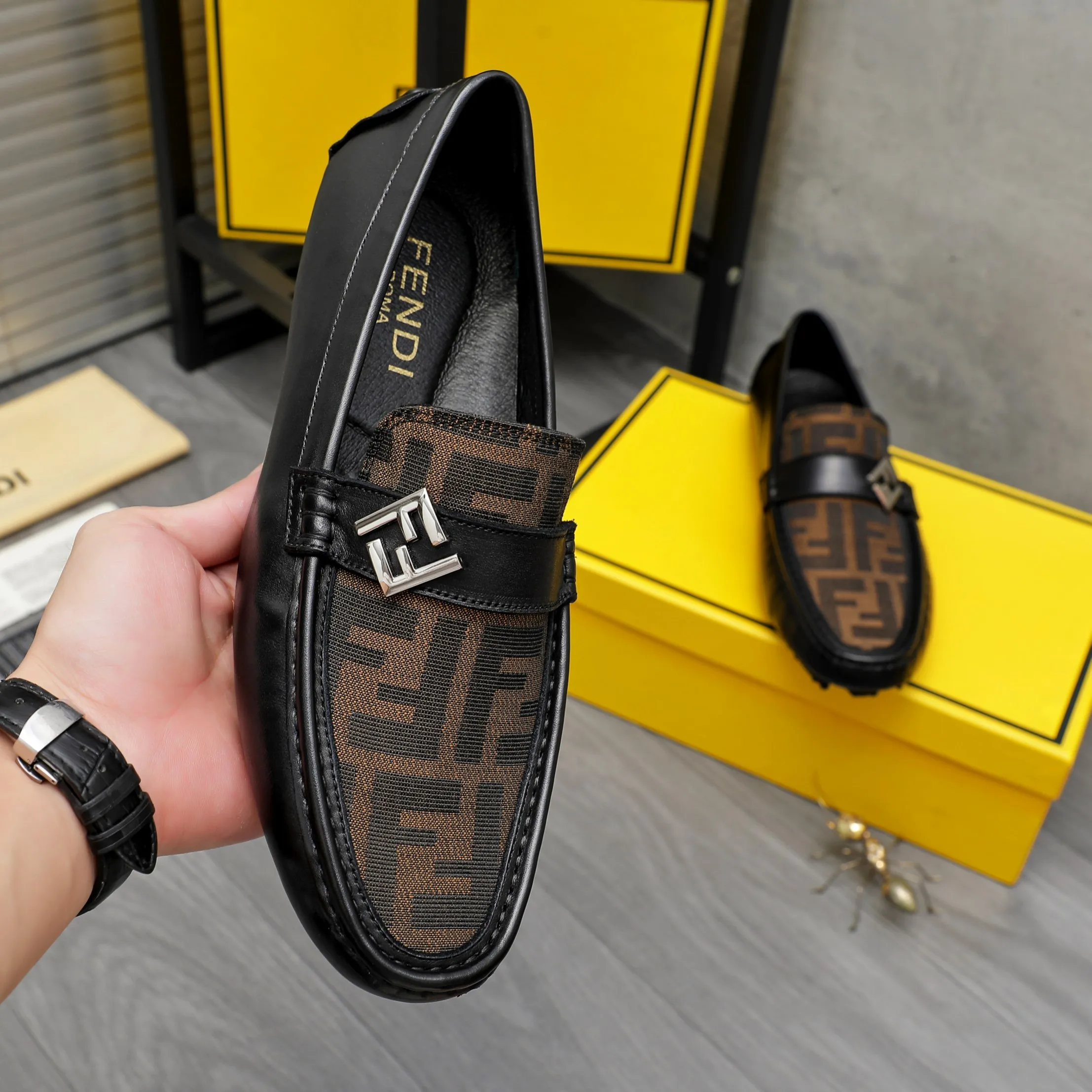 Men's shoes 💰400 Product trademark: FENDI "Fendi" casual slip-on shoes Regular size: 38-45 (45. Customized, non-returnable) Product materials: Selected breathable woven pattern stitching cowhide upper, pigskin lining, rubber outsole